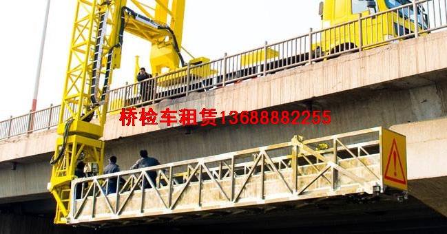 桁架式橋梁檢測車(chē)正在施工作業(yè)